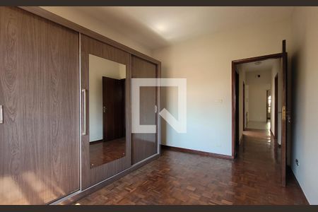 Casa à venda com 226m², 3 quartos e 4 vagasQuarto 2