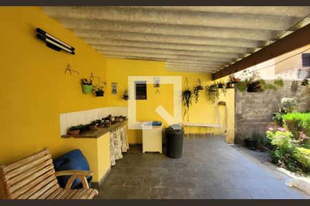 Casa à venda com 226m², 3 quartos e 4 vagasQuintal