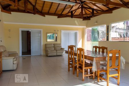 Casa à venda com 800m², 4 quartos e 8 vagasChurrasqueira