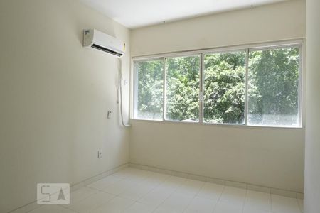 Sala/Quarto de kitnet/studio para alugar com 1 quarto, 25m² em Centro Histórico, Porto Alegre