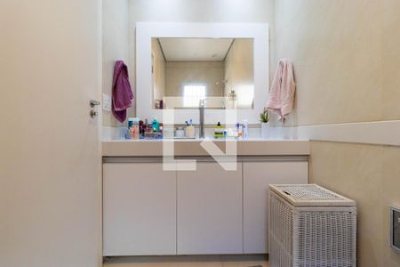 Casa à venda com 210m², 4 quartos e 3 vagasBanheiro da Suíte 02