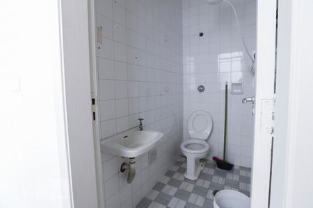 Casa à venda com 250m², 4 quartos e 2 vagas Casa à venda com 250m², 4 quartos e 2 vagasBanheiro