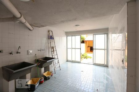 Casa à venda com 250m², 4 quartos e 2 vagas Casa à venda com 250m², 4 quartos e 2 vagasLavanderia