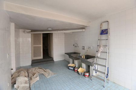 Casa à venda com 250m², 4 quartos e 2 vagas Casa à venda com 250m², 4 quartos e 2 vagasLavanderia