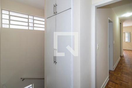 Escada de casa para alugar com 4 quartos, 250m² em Indianópolis, São Paulo