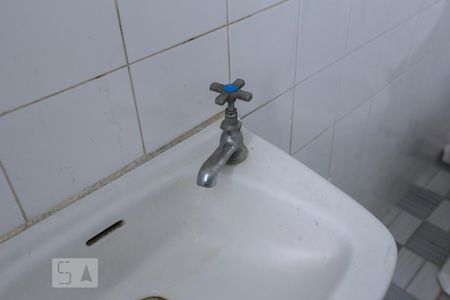 Casa à venda com 250m², 4 quartos e 2 vagas Casa à venda com 250m², 4 quartos e 2 vagasBanheiro