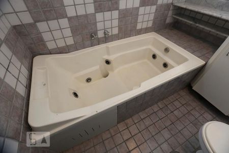 Casa à venda com 250m², 4 quartos e 2 vagas Casa à venda com 250m², 4 quartos e 2 vagasBanheiro da Suíte