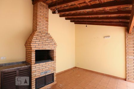 Casa à venda com 250m², 4 quartos e 2 vagas Casa à venda com 250m², 4 quartos e 2 vagasChurrasqueira