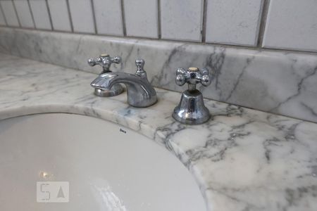 Casa à venda com 250m², 4 quartos e 2 vagas Casa à venda com 250m², 4 quartos e 2 vagasBanheiro da Suíte