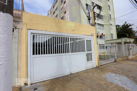 Casa à venda com 250m², 4 quartos e 2 vagas Casa à venda com 250m², 4 quartos e 2 vagasFachada