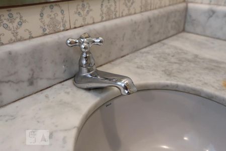 Casa à venda com 250m², 4 quartos e 2 vagas Casa à venda com 250m², 4 quartos e 2 vagasBanheiro