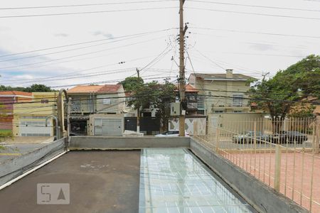 Casa à venda com 250m², 4 quartos e 2 vagas Casa à venda com 250m², 4 quartos e 2 vagasVista