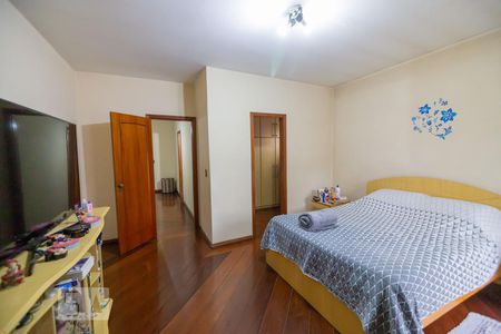 Casa à venda com 475m², 3 quartos e 6 vagasSuite Master