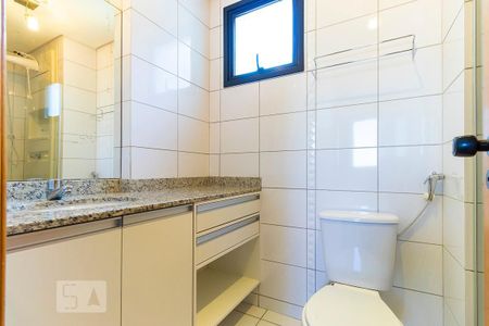 Banheiro da suíte de apartamento para alugar com 3 quartos, 86m² em Vila Brandina, Campinas