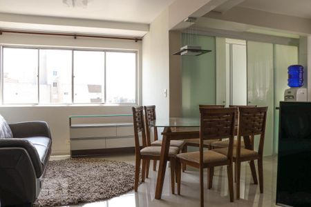 Apartamento à venda com 2 quartos, 75m² em Centro, Curitiba