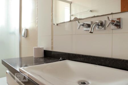 Apartamento à venda com 75m², 2 quartos e 1 vaga Apartamento à venda com 75m², 2 quartos e 1 vagaBanheiro