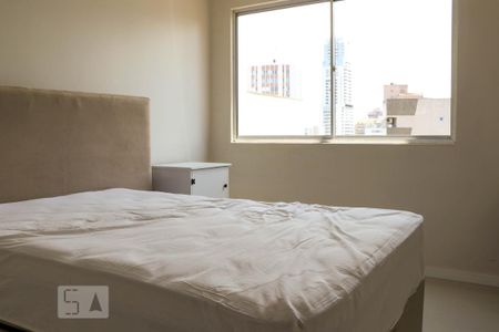 Quarto de apartamento à venda com 2 quartos, 75m² em Centro, Curitiba