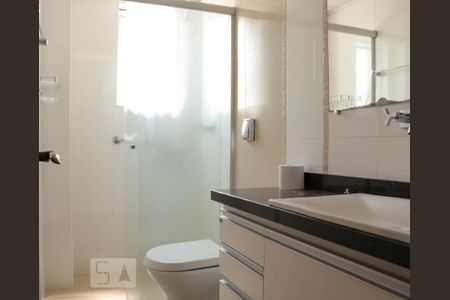 Apartamento à venda com 75m², 2 quartos e 1 vaga Apartamento à venda com 75m², 2 quartos e 1 vagaBanheiro