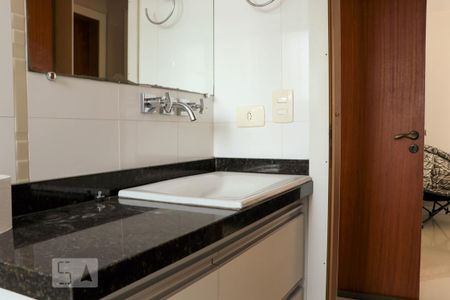 Apartamento à venda com 75m², 2 quartos e 1 vaga Apartamento à venda com 75m², 2 quartos e 1 vagaBanheiro