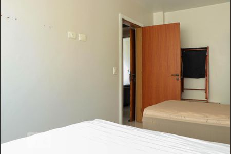 Quarto de apartamento à venda com 2 quartos, 75m² em Centro, Curitiba