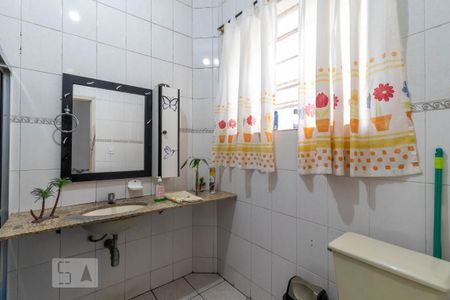 Casa à venda com 150m², 3 quartos e 1 vaga Casa à venda com 150m², 3 quartos e 1 vagaBanheiro