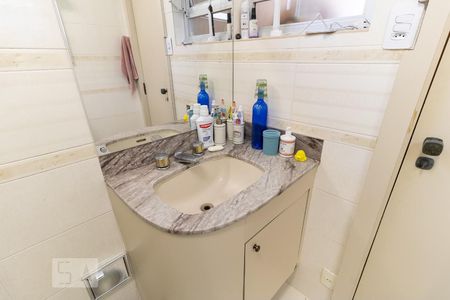 Casa à venda com 170m², 3 quartos e 2 vagasBanheiro Social