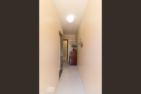 Casa à venda com 170m², 3 quartos e 2 vagasCorredor