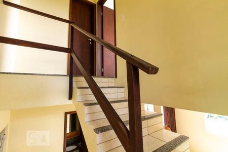 Casa para alugar com 80m², 1 quarto e 1 vagaEscada