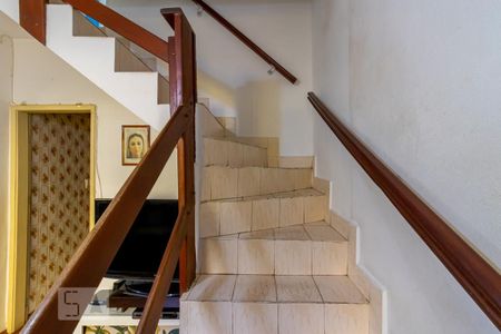 Casa à venda com 135m², 4 quartos e sem vagaEscada para os quartos