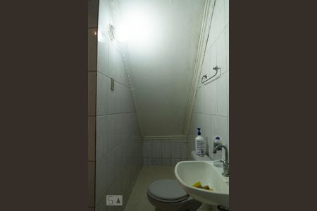 Casa à venda com 269m², 4 quartos e 2 vagas Casa à venda com 269m², 4 quartos e 2 vagasBanheiro da Garagem