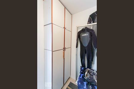 Apartamento à venda com 130m², 2 quartos e 2 vagas Apartamento à venda com 130m², 2 quartos e 2 vagasQuarto de Serviço