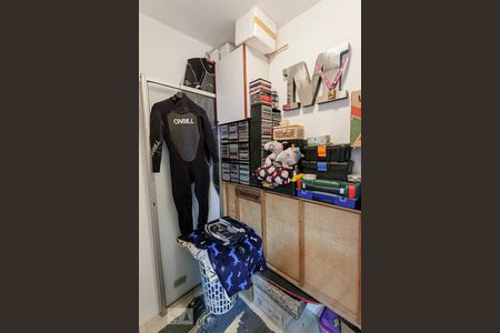 Apartamento à venda com 130m², 2 quartos e 2 vagas Apartamento à venda com 130m², 2 quartos e 2 vagasQuarto de Serviço