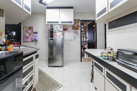 Apartamento à venda com 130m², 2 quartos e 2 vagas Apartamento à venda com 130m², 2 quartos e 2 vagasCozinha