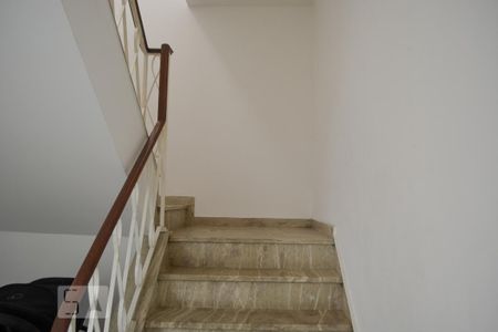 Escada de apartamento à venda com 3 quartos, 150m² em Jardim Guanabara, Rio de Janeiro