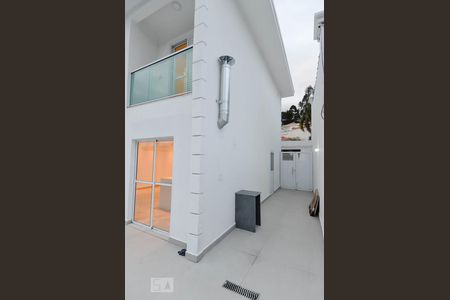 Casa de condomínio para alugar com 130m², 3 quartos e 2 vagasQuintal