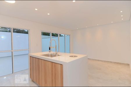 Casa de condomínio para alugar com 130m², 3 quartos e 2 vagas Casa de condomínio para alugar com 130m², 3 quartos e 2 vagasCozinha