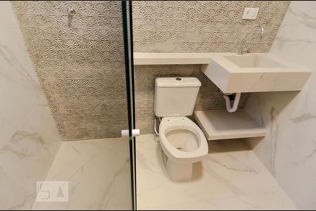 Casa de condomínio para alugar com 130m², 3 quartos e 2 vagasBanheiro Social