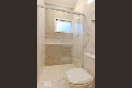 Casa de condomínio para alugar com 130m², 3 quartos e 2 vagasBanheiro da Suíte