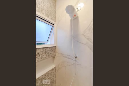 Casa de condomínio para alugar com 130m², 3 quartos e 2 vagasBanheiro da Suíte