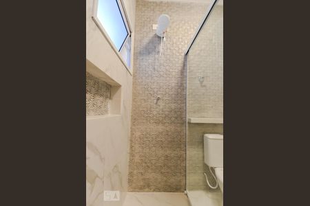 Casa de condomínio para alugar com 130m², 3 quartos e 2 vagasBanheiro Social