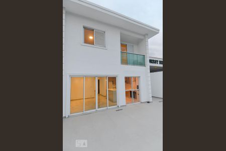 Casa de condomínio para alugar com 130m², 3 quartos e 2 vagasQuintal