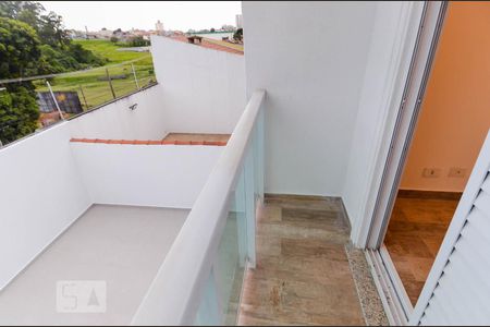 Casa de condomínio para alugar com 130m², 3 quartos e 2 vagasSacada do Quarto 1