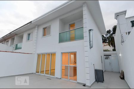 Casa de condomínio para alugar com 130m², 3 quartos e 2 vagasQuintal