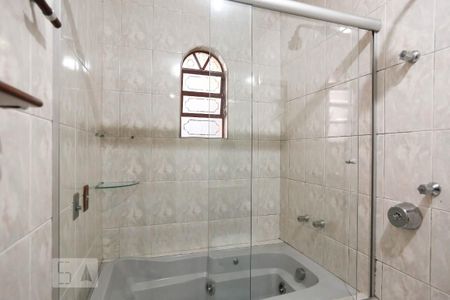 Casa à venda com 220m², 3 quartos e 6 vagasBanheiro suíte 1