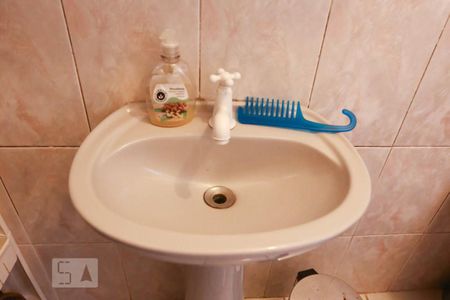 Casa à venda com 220m², 3 quartos e 6 vagasBanheiro suíte 2