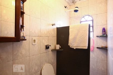 Casa à venda com 220m², 3 quartos e 6 vagasBanheiro suíte 2