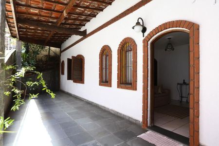 Casa à venda com 220m², 3 quartos e 6 vagasQuintal