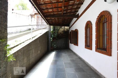 Casa à venda com 220m², 3 quartos e 6 vagasQuintal