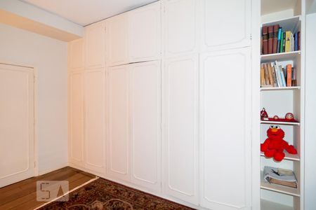 Casa à venda com 450m², 4 quartos e 3 vagasCloset Quarto 4 - Suíte