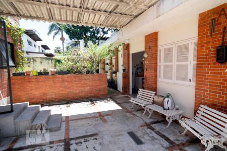 Casa à venda com 450m², 4 quartos e 3 vagasÁrea de Serviço